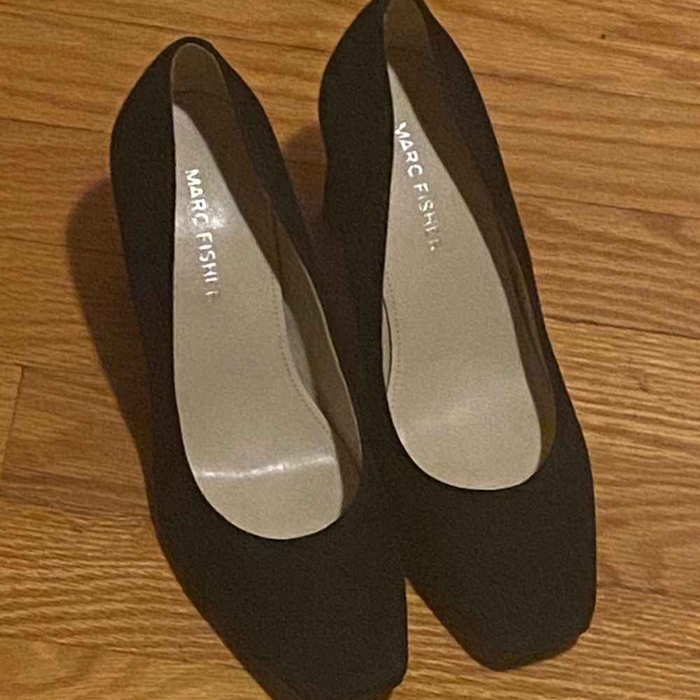 Marc Fisher Caitlin Pump Size-6 worn once